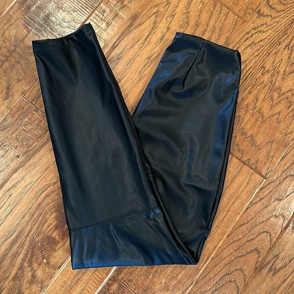Fabletics Black Vegan Leather Leggings with Side Zip Size XS - Picture 4 of 4